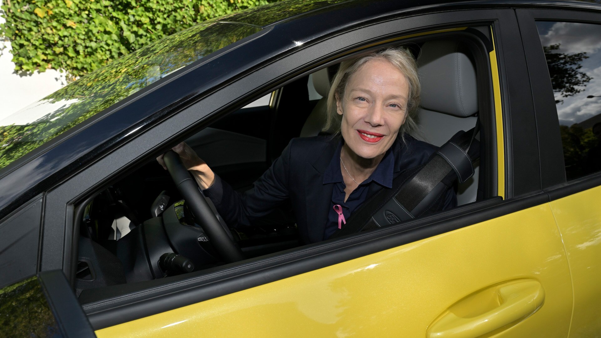 Christina Kempkes of Pink Ribbon in Germany trying out the SupportBelt for herself